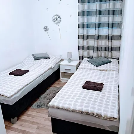 Apartmanovy Dom Kocka *