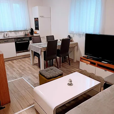 Feriehus Apartmanovy Dom Kocka