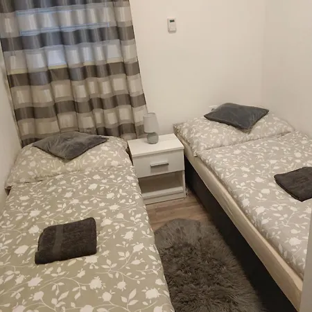 Apartmanovy Dom Kocka * Sastin-Straze