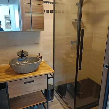 Apartmanovy Dom Kocka 度假居 *