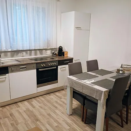 Apartmanovy Dom Kocka 度假居 *