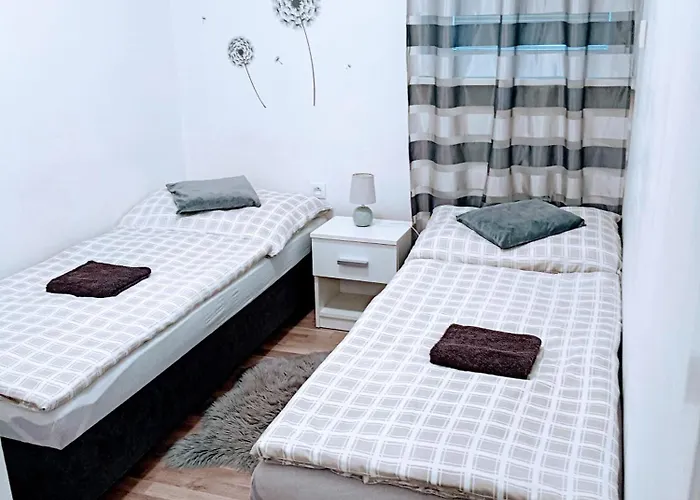 Apartmanovy Dom Kocka *